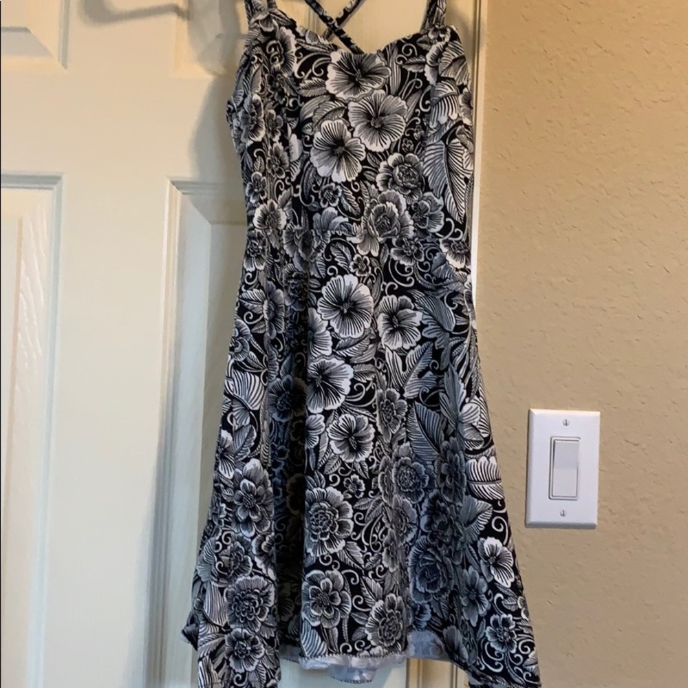 Black & white flowered dress